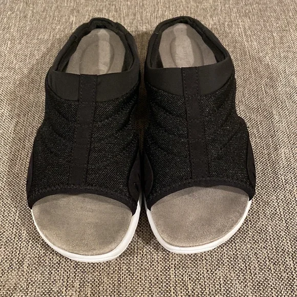 Easy Spirit. Comfortable Sandals, Size 8 - Picture 2 of 7